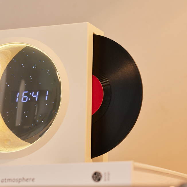 Moon Clock Bluetooth Speaker – Retro Vinyl Design